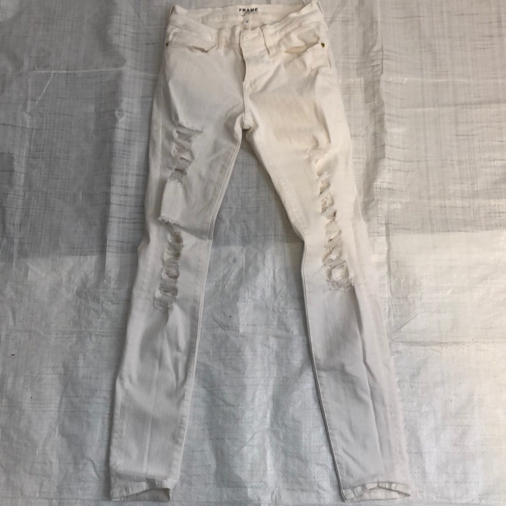 Frame Le Skinny Distressed Skinny Jeans B1-40
